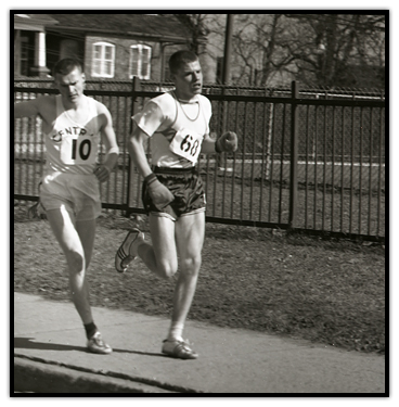 Bruce Kidd en course sur route