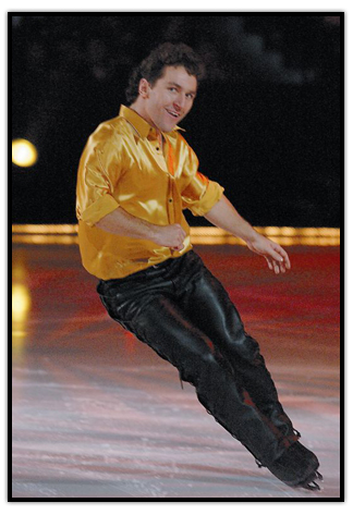 Elvis Stojko glissant sur la patinoire