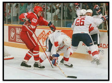 Mario Lemieux celebrating with Wayne Gretzky