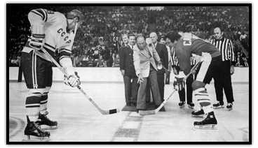 Face-off between Phil Esposito (right) and Vladimir Vikulov