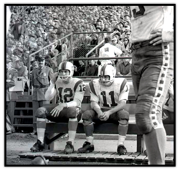 Russ Jackson (left) and Ron Stewart sitting on a bench