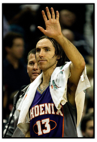 Steve Nash salutes the crowd